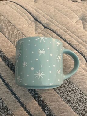 Smart Living Aqua Ceramic Mug with White Starburst Pattern